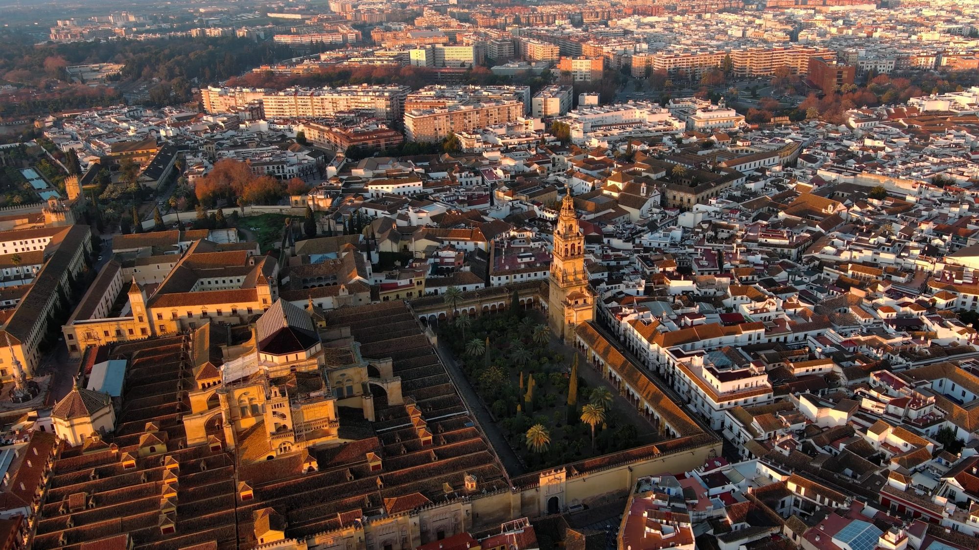 Vista aérea del casco histórico de Córdoba con la Mezquita-Catedral