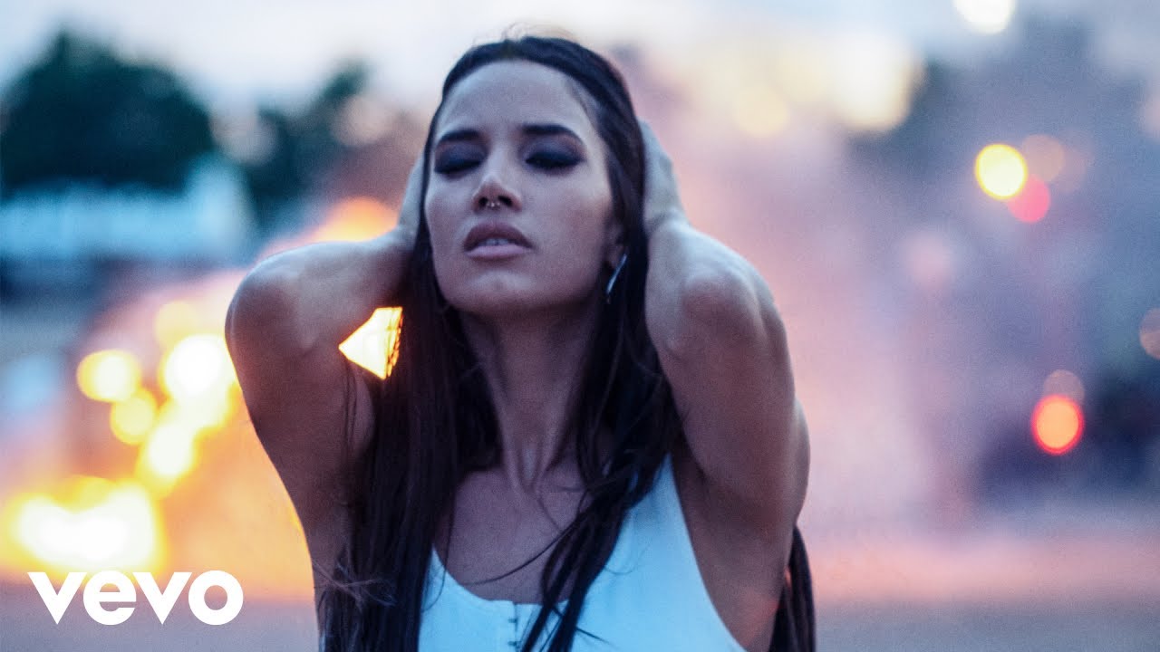 Fotograma del videoclip «Wonder», de Alfred García, rodado con apoyo aéreo
