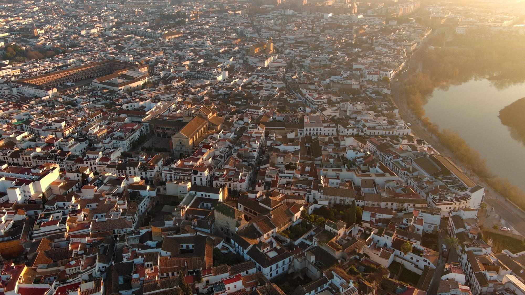 Córdoba y el meandro del Guadalquivir al amanecer