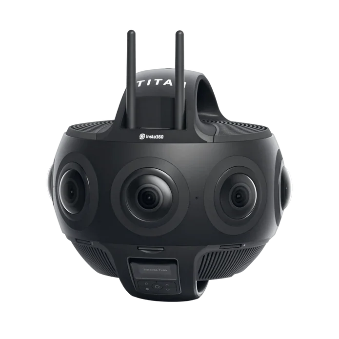 Insta360 Titan, cámara de captura esférica en 8K sobre trípode