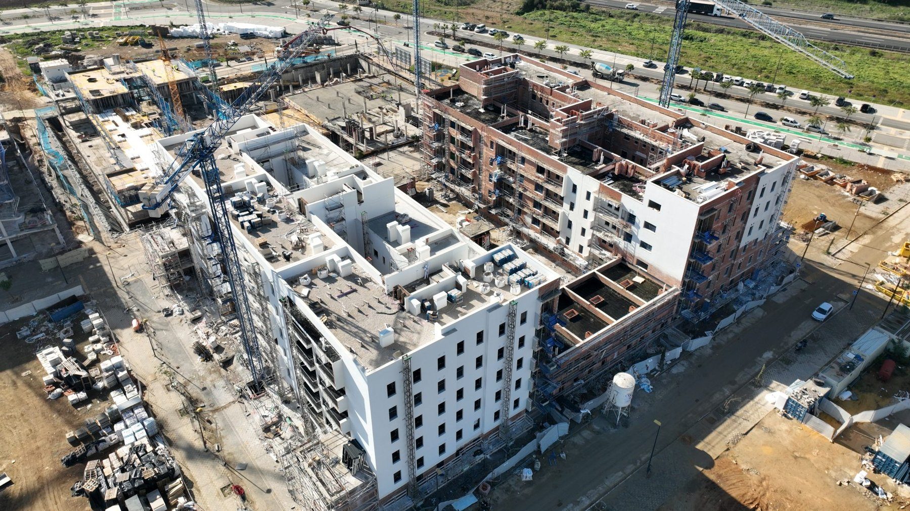 Promoción residencial vista desde el aire durante su construcción